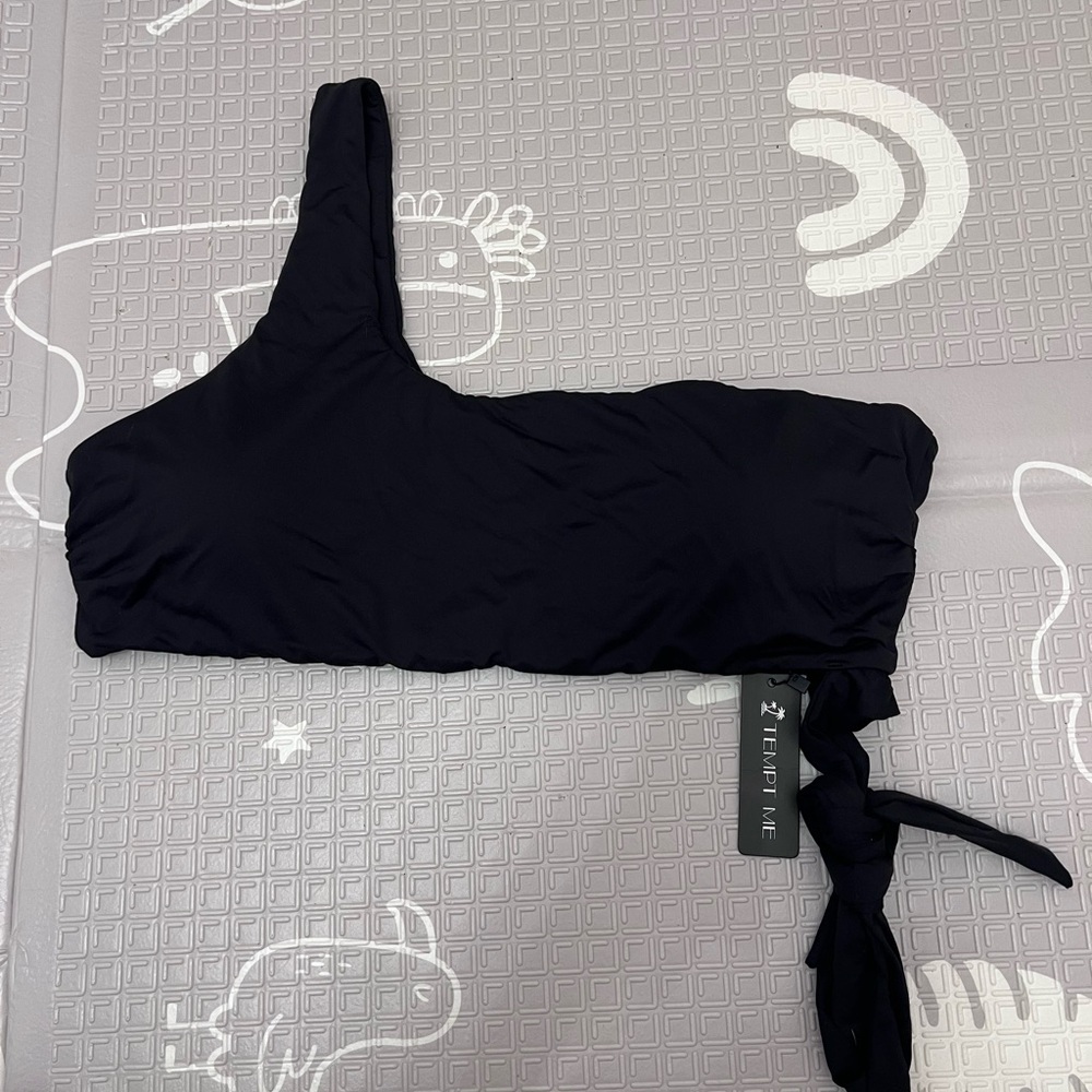 Tempt me Black One-Shoulder Bikini Top